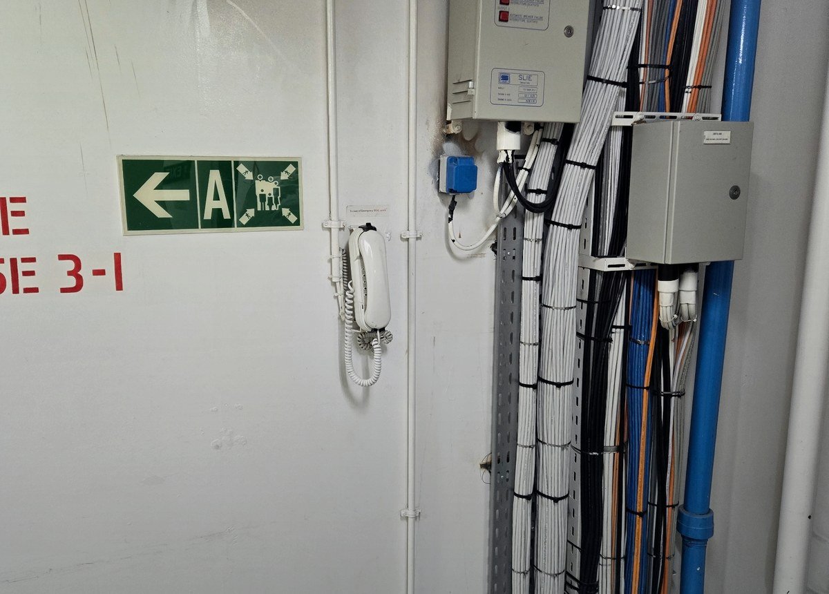 Detalle de cableado estructurado y conexiones de red